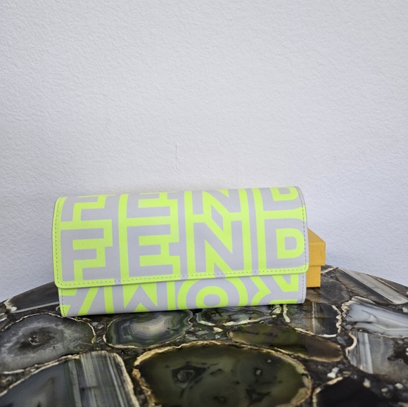 🔥RARE🔥Fendi x Marc Jacobs Collab WOC Bag - Picture 4 of 10